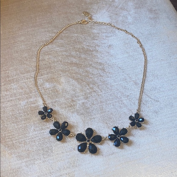 Jewelry - Black flower necklace